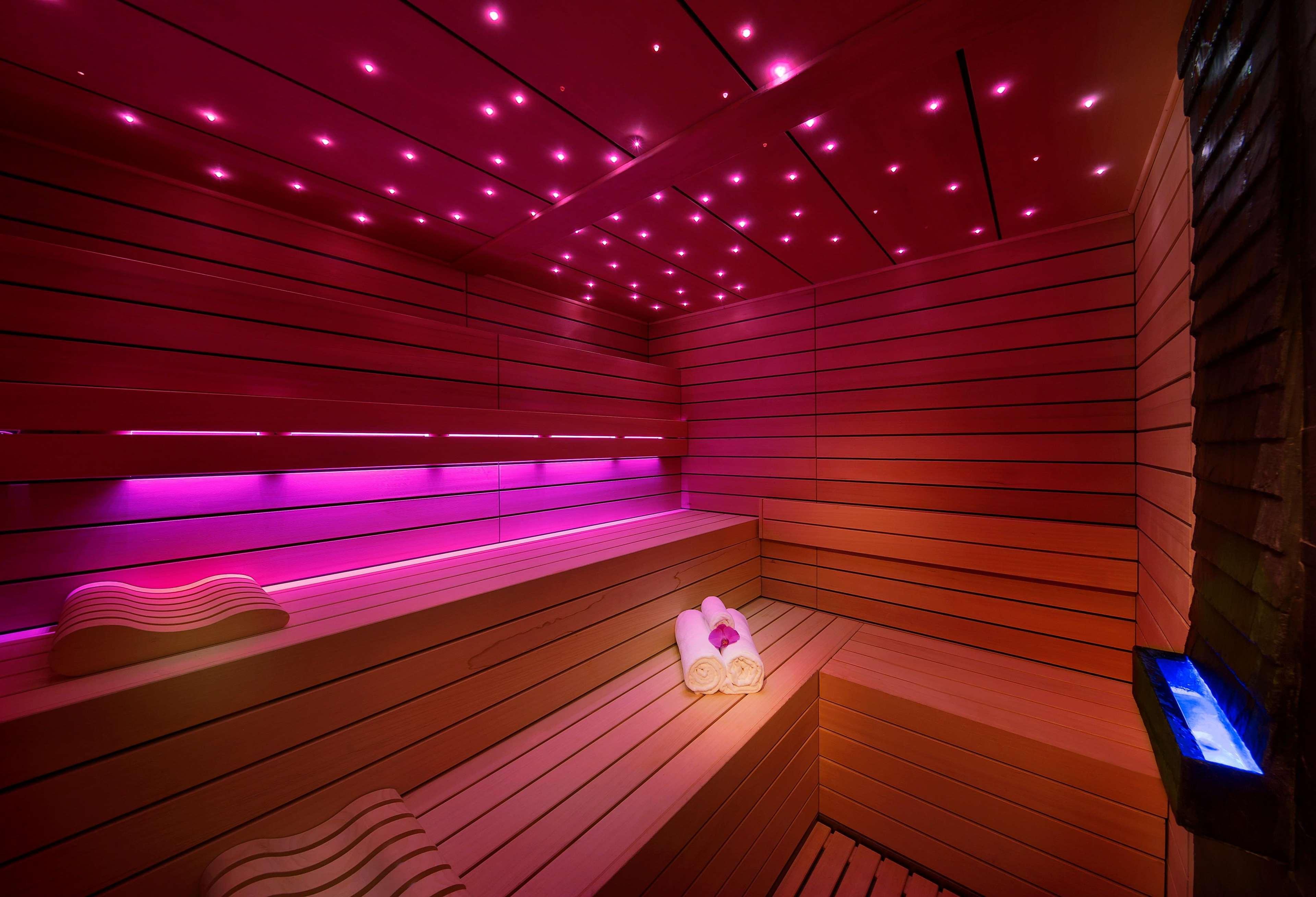 Alrayyan Hotel Doha, Curio Collection By Hilton Al Rayyan Buitenkant foto A modern Finnish sauna