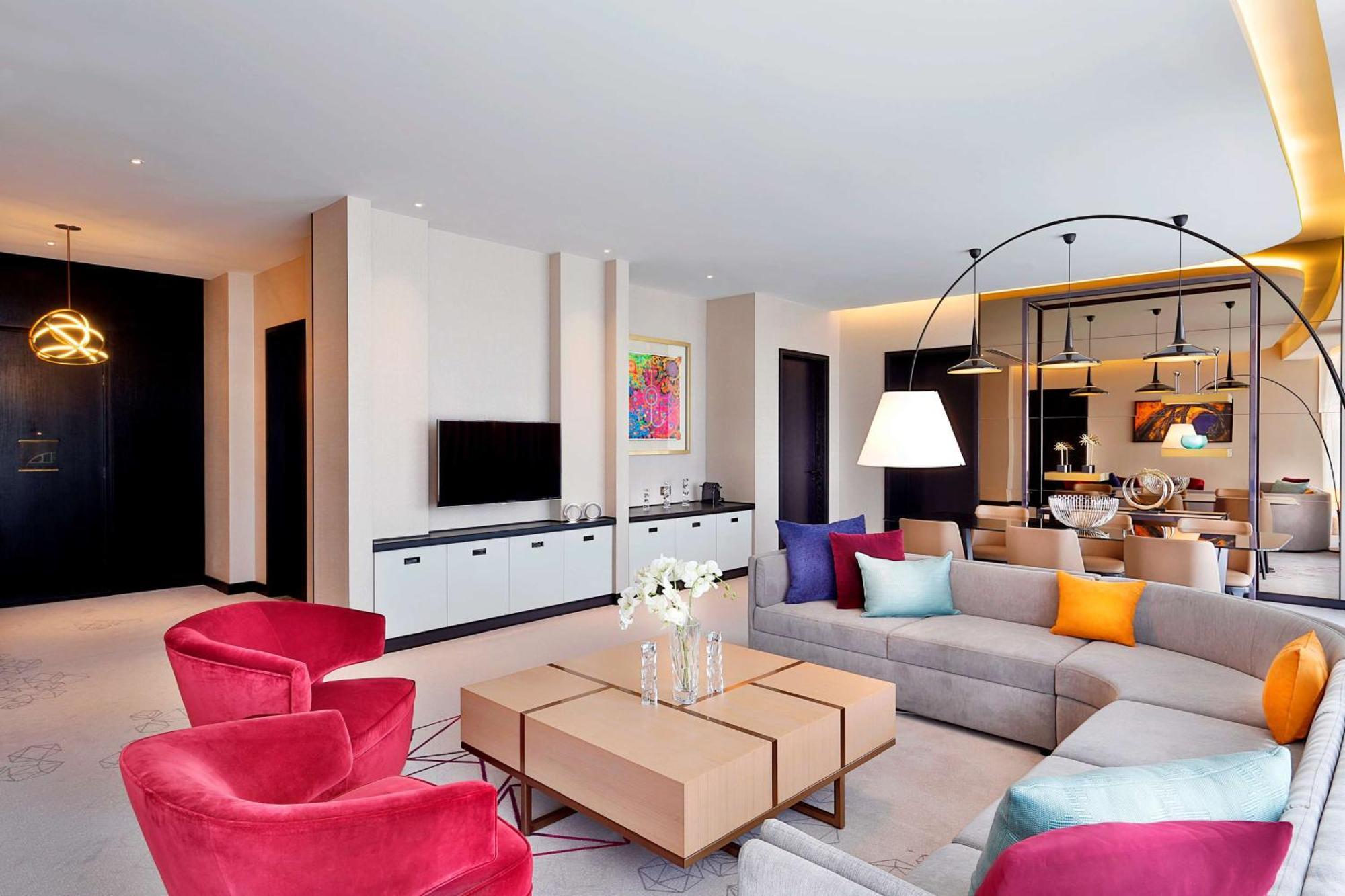 Alrayyan Hotel Doha, Curio Collection By Hilton Al Rayyan Buitenkant foto A suite at the W London